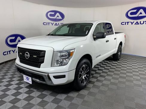 Used 2022 Nissan Titan SV AWD/4WD image 7