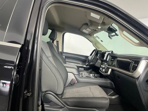 Used 2024 Ford Expedition XLT image 31