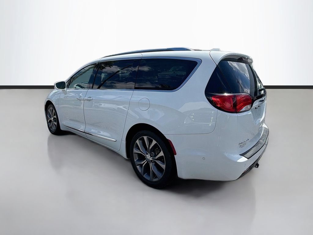 Used 2018 Chrysler Pacifica Limited w/ Tire & Wheel Group FWD image 7