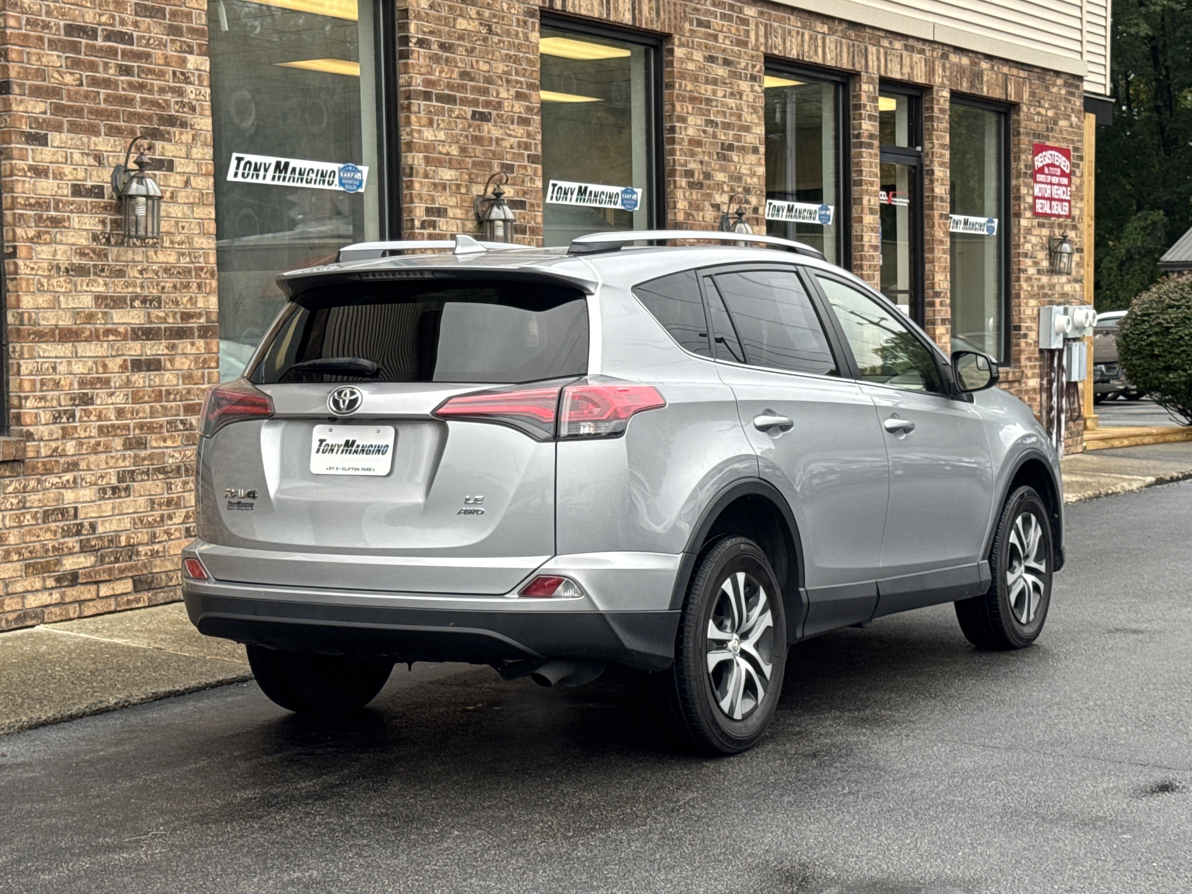 Used 2018 Toyota RAV4 LE w/ All Weather Liner Package AWD/4WD image 5