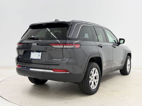 Used 2022 Jeep Grand Cherokee Limited w/ Luxury Tech Group II AWD/4WD image 9