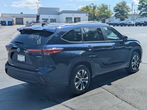 Used 2023 Toyota Highlander XLE FWD image 7