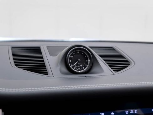 Used 2022 Porsche Macan S image 29