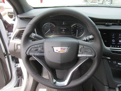 New 2025 Cadillac XT6 Luxury image 16