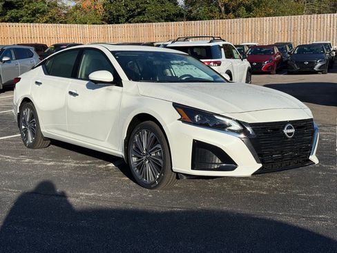 New 2025 Nissan Altima 2.5 SL image 6