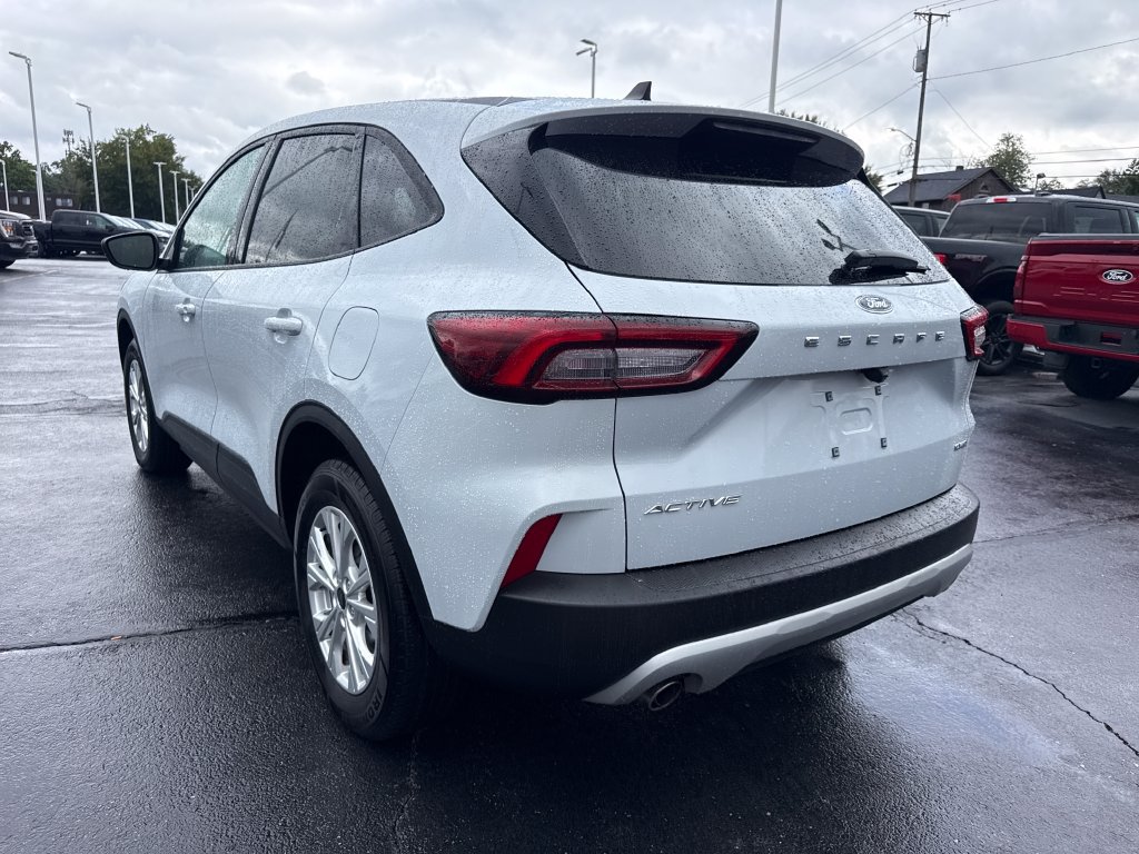 Used 2025 Ford Escape Active AWD/4WD image 10