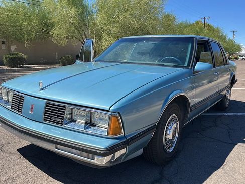 Used 1990 Oldsmobile 88 Royale Brougham image 14