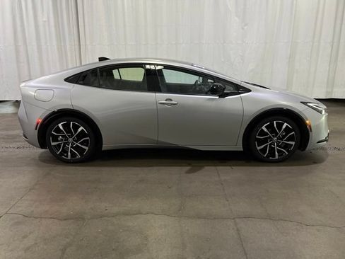 Used 2023 Toyota Prius Prime Premium FWD image 2