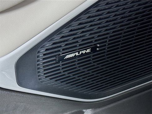 Used 2025 Jeep Wagoneer 4WD w/ Premium Group I image 18