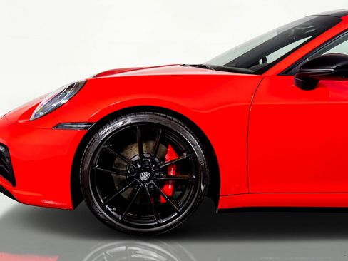 Used 2020 Porsche 911 Carrera 4S w/ Sport Package image 19