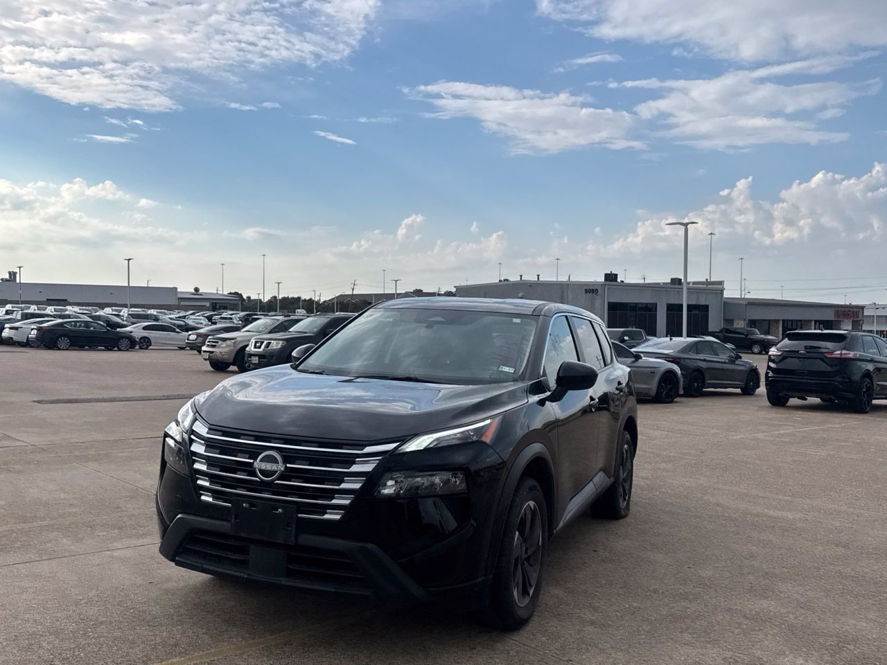 Certified 2025 Nissan Rogue SV FWD image 9