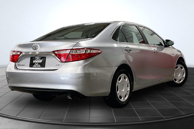 Used 2015 Toyota Camry LE FWD image 2