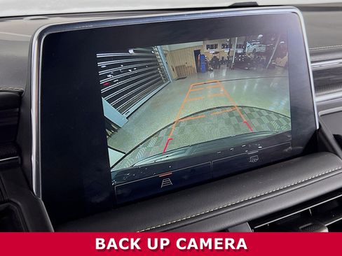 Used 2024 GMC Yukon XL SLT image 9