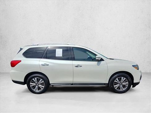 Used 2017 Nissan Pathfinder SV AWD/4WD image 6