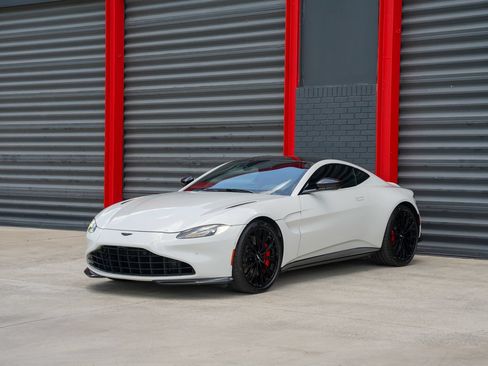 Used 2023 Aston Martin V8 Vantage Coupe RWD image 1