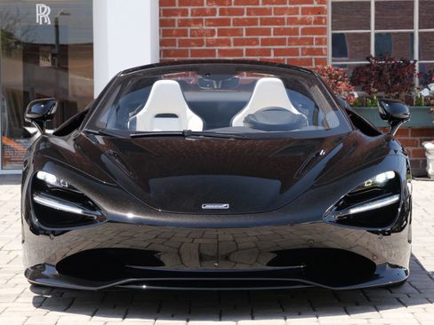 Used 2024 McLaren 750S Spider image 2