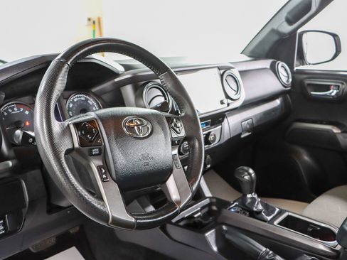 Used 2023 Toyota Tacoma TRD Off-Road w/ Technology Package AWD/4WD image 24