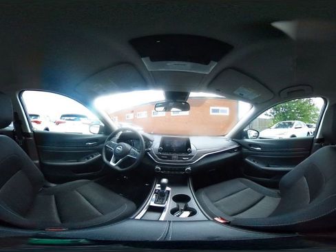 Used 2025 Nissan Altima 2.5 SV FWD image 41
