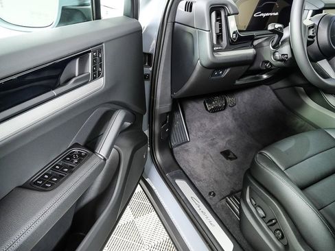 New 2026 Porsche Cayenne image 8