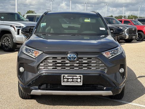 Used 2020 Toyota RAV4 XSE w/ XSE Grade Weather Package AWD/4WD image 3