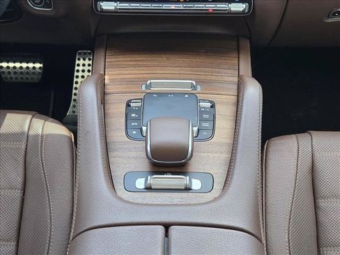 Used 2024 Mercedes-Benz GLS 450 4MATIC image 12