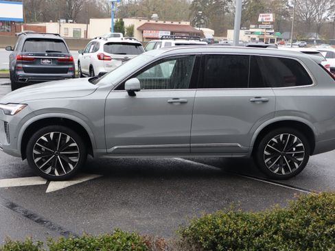 Used 2025 Volvo XC90 B6 Plus image 7