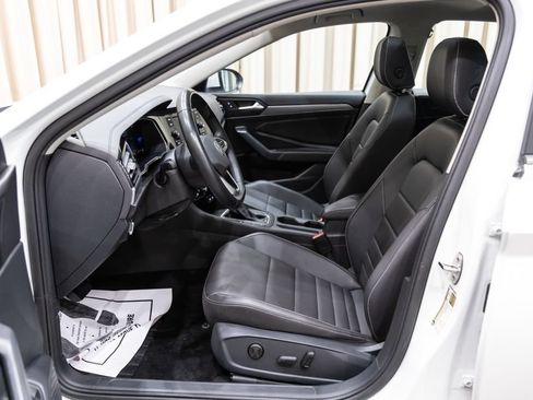 Used 2024 Volkswagen Jetta SE w/ Panoramic Sunroof Package FWD image 10