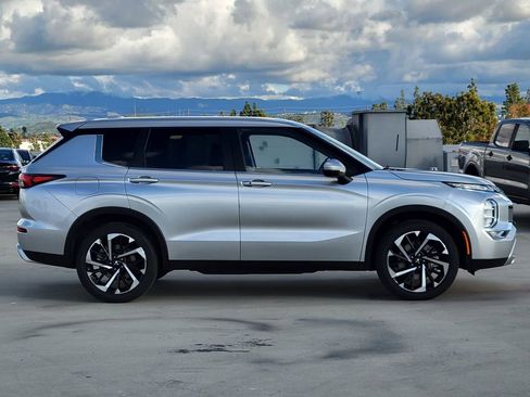 Used 2024 Mitsubishi Outlander SE Black Edition image 26