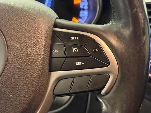 Used 2022 Jeep Grand Cherokee Laredo X RWD image 28