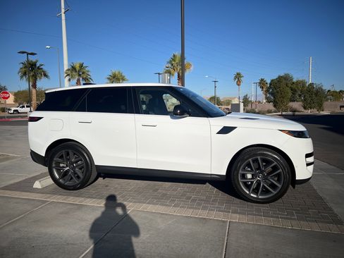 Used 2024 Land Rover Range Rover Sport SE image 6
