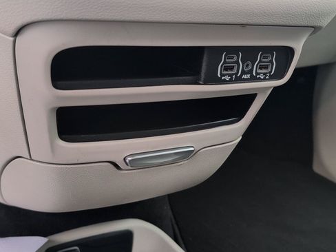 Used 2023 Chrysler Pacifica Touring-L FWD image 32