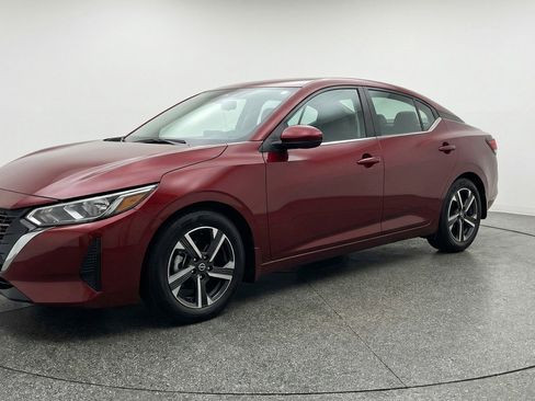 Used 2025 Nissan Sentra SV image 3