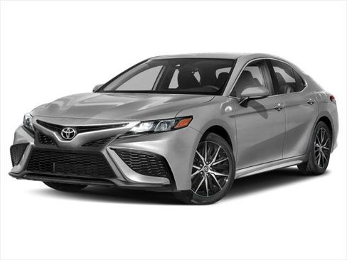Certified 2022 Toyota Camry SE w/ Cold Weather Package FWD image 1