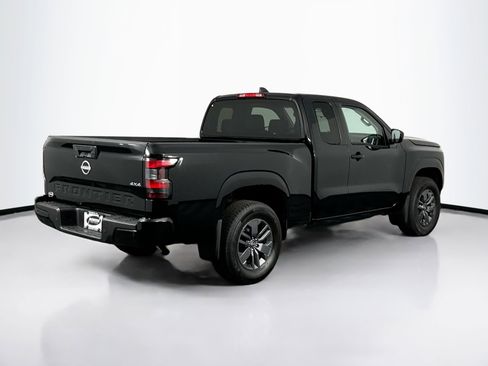 Used 2025 Nissan Frontier SV image 11