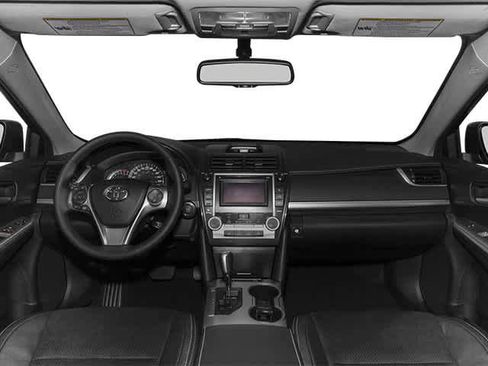 Used 2013 Toyota Camry SE image 4