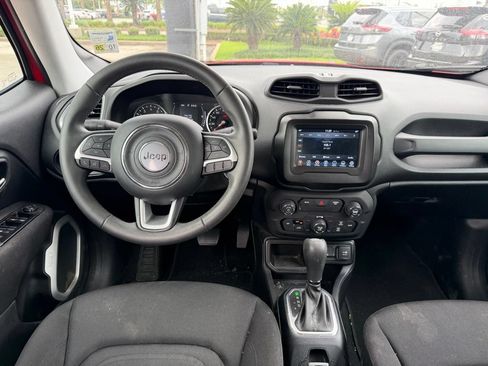 Used 2019 Jeep Renegade Latitude FWD image 11