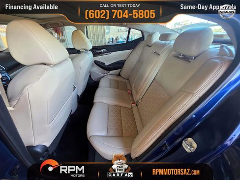 Used 2017 Nissan Maxima Platinum image 11