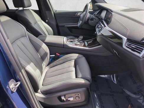 Used 2021 BMW X5 M50i image 22
