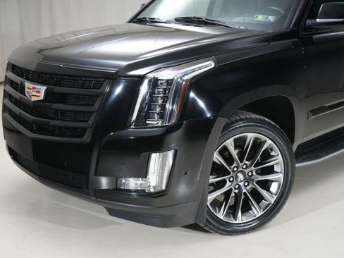 Used 2019 Cadillac Escalade Luxury w/ Escalade Sport Edition image 6