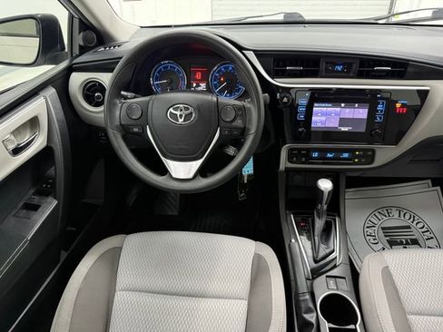 Used 2018 Toyota Corolla LE FWD image 29