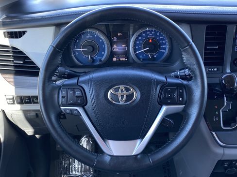 Certified 2017 Toyota Sienna XLE Premium image 19
