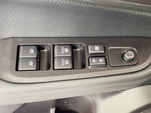 Used 2017 Subaru Outback 3.6R Limited image 17