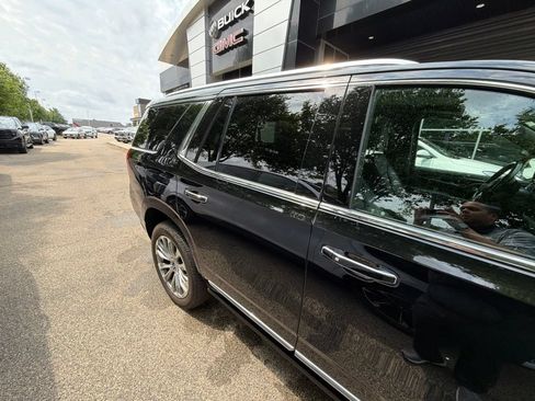 Used 2021 GMC Yukon Denali w/ Denali Premium Package AWD/4WD image 8