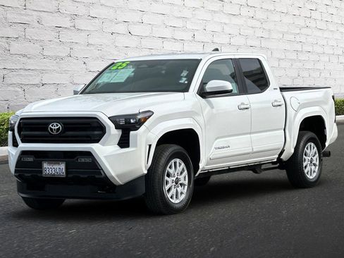 Used 2025 Toyota Tacoma SR5 image 8