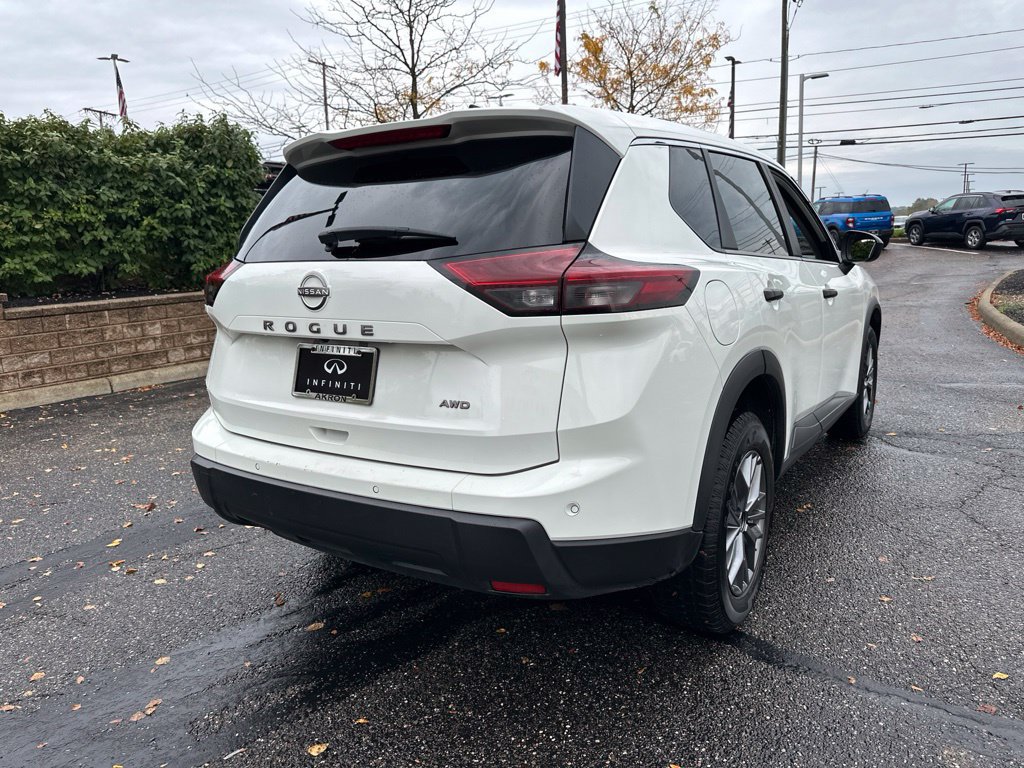 Used 2024 Nissan Rogue S AWD/4WD image 10