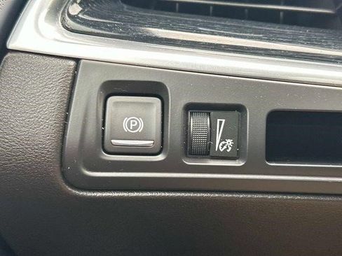 Certified 2025 Cadillac XT5 Premium Luxury w/ LPO, Floor Liner Package AWD/4WD image 25