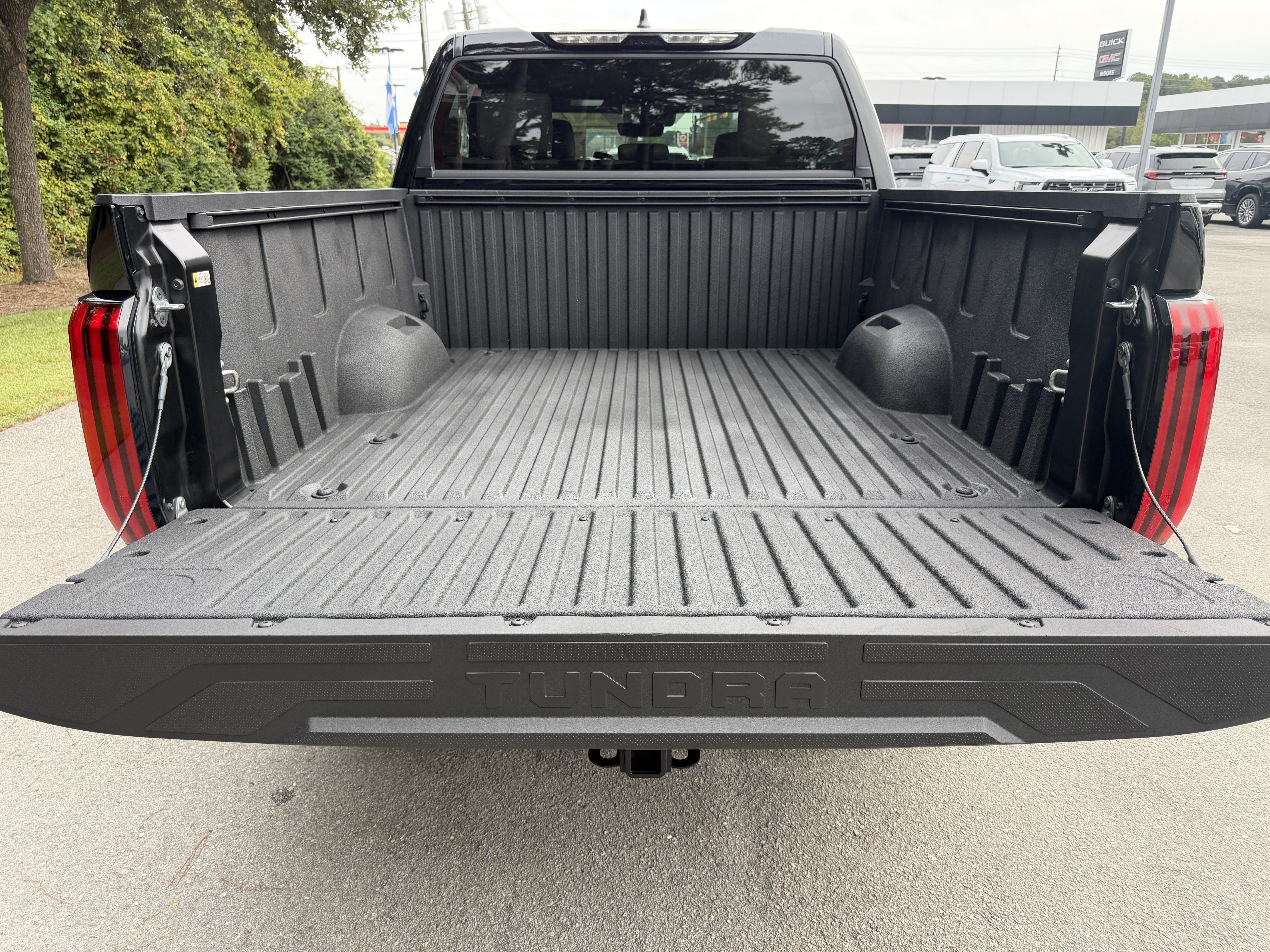 Used 2026 Toyota Tundra Limited AWD/4WD image 4