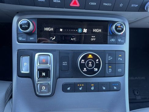 Used 2024 Hyundai Palisade Calligraphy image 19