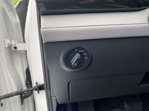Certified 2022 Volkswagen Taos SEL AWD/4WD image 14