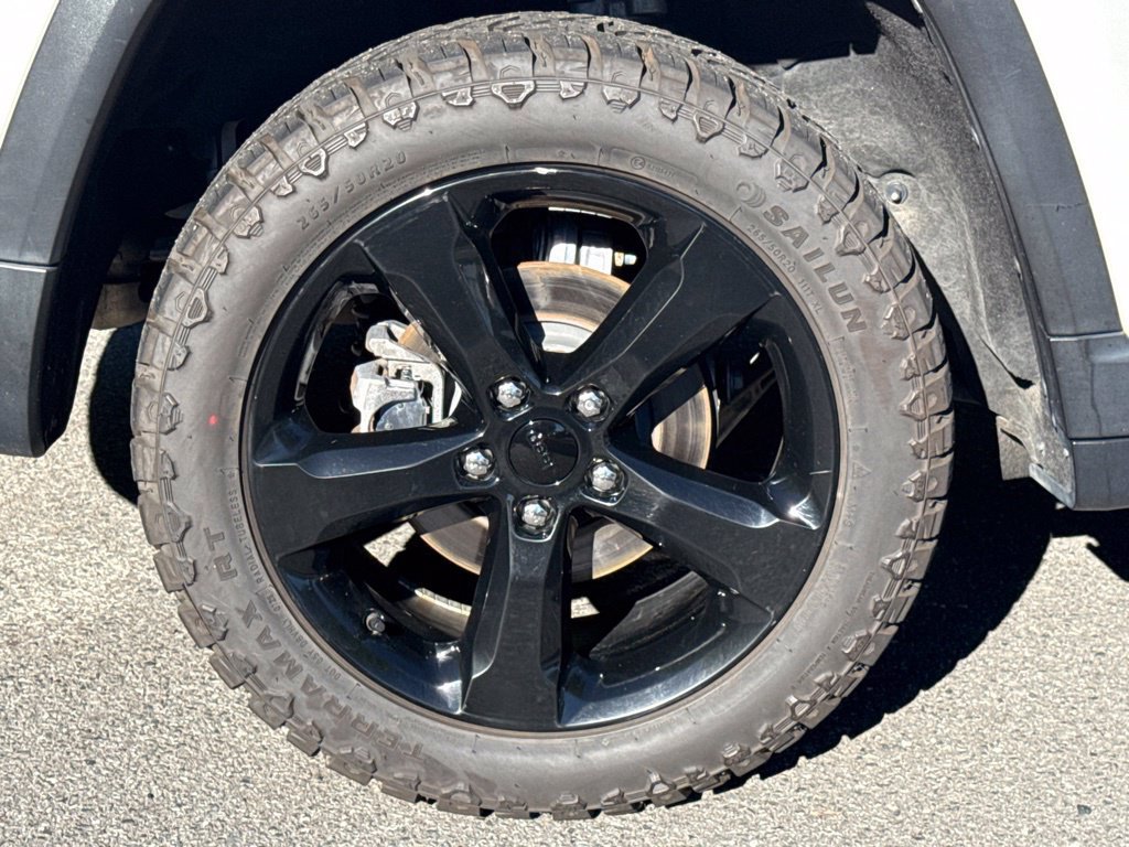 Used 2023 Jeep Grand Cherokee Altitude AWD/4WD image 10